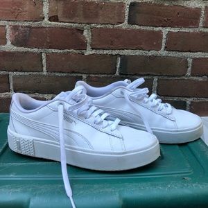 white puma tennis shoes